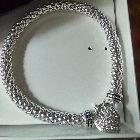 Popcorn stretch bracelet, silvertone w/heart charm. NIB - Picture 2 of 4